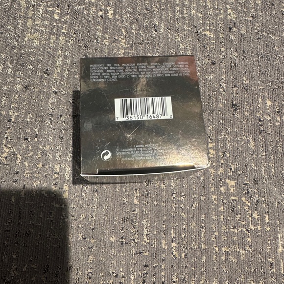 Laura Mercier translucent powder-Glow - Picture 7 of 12